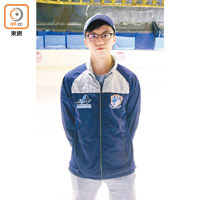教練楊俊英曾入選香港代表隊，出戰亞洲冬季運動會和世界冰球錦標賽。