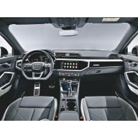 中控台採用全新Audi家族式設計，配上10.25吋觸控式螢幕，使用更方便。