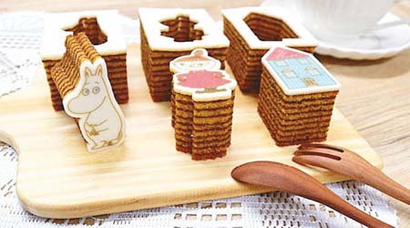 姆明、阿美及姆明之家造型的年輪蛋糕每盒600日圓，不但造型別致，焦糖味蛋糕配搭朱古力糖霜也很可口，獨立包裝方便送禮。