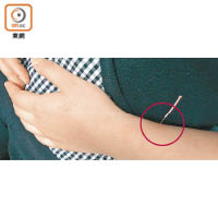 列缺穴：屬於手太陰肺經，位於手腕內側（大拇指側下，見紅圈），能感覺到脈搏跳動之處。<br>功效：可改善咳嗽、氣喘、頭痛、頸梗等問題。