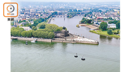 科布倫茲源於拉丁語Confluentes，意思為匯流，地理上它是萊茵河和莫澤河的交匯處。