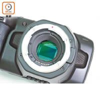 用上Super 35格式感光元件，可接上Canon EF鏡頭。