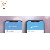 在《AnTuTu》測試中，iPhone 11 Pro Max（右）比上代iPhone XS Max（左）多逾14萬分。