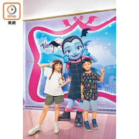 小吸血鬼Vampirina首次現身於香港迪士尼。