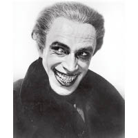 Conrad Veidt：在1928年電影《笑面人》，被認為是漫畫小丑的靈感來源。