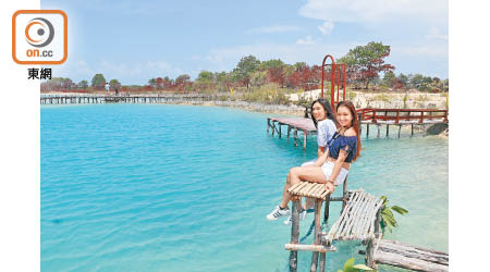 Telaga Biru的超藍湖水，絕對是民丹島的一大招牌景色。