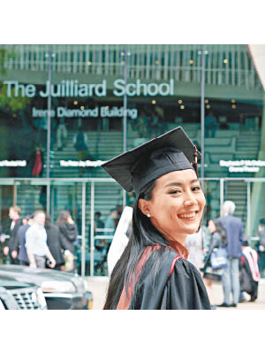 去年陳法拉完成茱莉亞音樂學院的戲劇碩士課程。