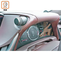 駕駛模式選擇旋鈕設於儀錶板左側。