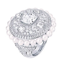 Le Paris Russe de Chanel Broderie Byzantine白金、養珠及鑽石戒指 未定價（C）