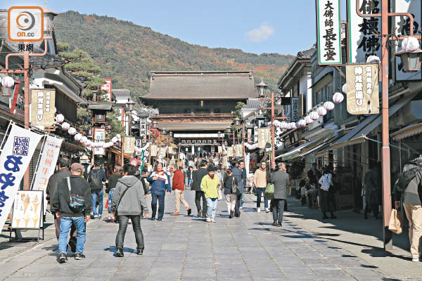 日本長野市寺院的極樂世界體驗