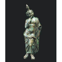 以青銅打造的希臘神話人物哈伯克拉底像，於貝格拉姆遺址13號室出土。