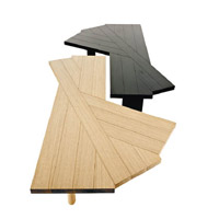 Ventaglio<br>枱面如扇子，只靠3隻枱腳支撐，以橡木製成，型格又實用。