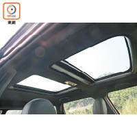 配備前天窗及後天幕，可為車廂引進自然光。
