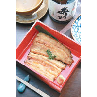 「鰻重」是高級版的鰻魚飯，用四四方方的漆盒盛載，較普通丼飯保溫，分量及配料亦更豐富。