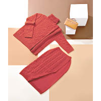 Loro Piana橙紅色樽領上衣 $17,300、半截裙 $16,300、Extra Pocket L16小牛皮手袋 $12,600（A）