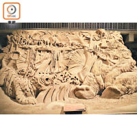 每個沙雕都有自己的故事，例如這件滿布動物的作品，是來自Rudyard Kipling的著作《叢林故事》。
