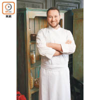 Chef Francesco Gava曾於意大利、瑞士和杜拜等多間著名酒店及餐廳任職，在2013意大利麵世界冠軍大賽阿聯酋組別獲得亞軍，現為灣仔一間意大利餐廳主廚。