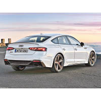 RS5 Sportback用上四門布局，使車廂的實用性提升，後座乘客上落更方便。