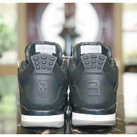 淨係呢對Carhartt×Eminem×Air Jordan 4於波鞋網站Flight Club都賣緊2萬……美金。