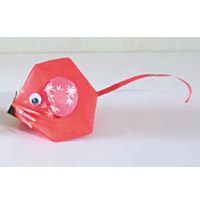 紅噹噹的3D鼠形擺設大功告成。