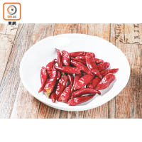 子彈頭<br>指天椒的一種，因形狀像子彈而得名；辣味比二荊條強烈，通常用來製作乾辣椒、辣椒粉與辣椒油。