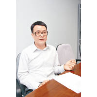 智能門鎖專家Wilson Chang表示︰「智能鎖不要用水劑清潔，應以乾毛巾擦拭，另要定期檢查電池。」