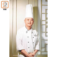 楊嘉輝師傅入廚超過20年，傳統粵菜是他的拿手好戲，他認為新春賀年菜式最重要是老幼咸宜，一家人共嘗才最有意思。