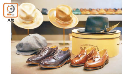 （左）Berwick 1707 Cordovan Brogue Derby Shoes $4,380、（右）Berwick 1707 Cordovan Tassel Loafer $4,180（A）