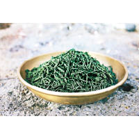 1. 螺旋藻（Spirulina）<br>含蛋白質量高達60~70%，還蘊含豐富維他命、礦物質及脂肪酸等，有益健康。
