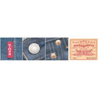牛仔褲上的皮牌、紅旗、鉚釘以至包裝紙牌上的文字全部轉為日文。