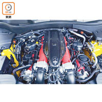 由法拉利廠手工打造的3.8L V8雙渦輪增壓引擎，峰值扭力高達730Nm。
