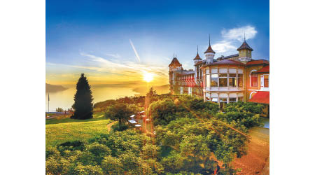 瑞士酒店管理大學由酒店改建而成，獲瑞士國家旅遊局評為「全球最美校園」。