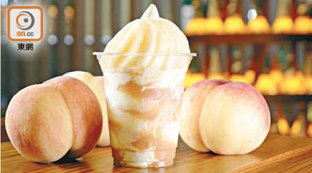 日本白桃牛奶雪糕<br>韓國雪糕連鎖店的期間限定，每杯選用約260克至300克的原個日本白桃製作，有機牛奶雪糕更混合白桃蓉，啖啖桃香。（a）