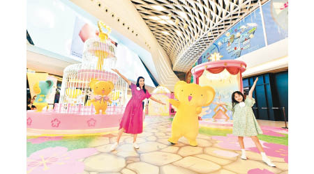 《百變小櫻Clear咭》香港首個大型情景裝置最近已登陸YOHO MALL。