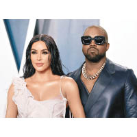 早前Kanye West妻子Kim Kardashian開腔證實他患有躁鬱症，其實自2007年其母親Donda West去世對他帶來極大打擊後，他就不時發表驚人言論或大膽舉止。
