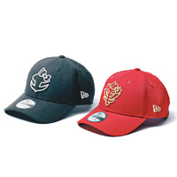 兩款Cap帽分別將地球聯邦軍及自護軍嘅Logo加上吉蒂蝴蝶結，各售￥6,050（約HK$448）。