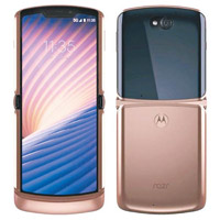 摩記5G機<br>Motorola旗下新一代Razr 5G摺機，硬件搭載Snapdragon 765處理器，配以4,800萬像素主鏡頭及2,000萬像素自拍鏡頭，至於屏幕則用上6.2吋OLED摺芒加上2.7吋外側副屏。