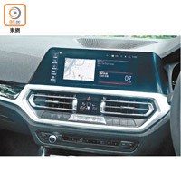 10.25吋觸控屏幕對應iDrive 7.0系統，並搭載預先載入中港澳行車地圖的原廠導航系統。