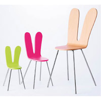 椅子備有3個尺寸及多種顏色，用家可因應喜好而隨意搭配。
