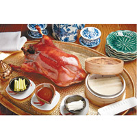 北京烤鴨共享套餐<br>一鴨兩食，再加海鮮、牛肉和蔬菜等小菜，想得周到。