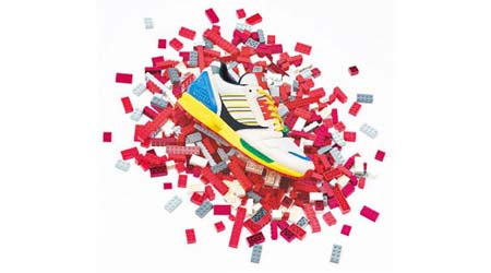 adidas Originals全新「A-ZX」系列注目作有跟LEGO聯手嘅ZX 8000 LEGO鞋款，設計醒目搶眼。