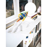 儲物箱可以成為LEGO作品嘅展示台。