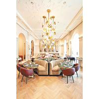 酒店內設有法國米芝蓮三星女主廚Anne-Sophie Pic主理的亞洲首間La Dame de Pic餐廳。