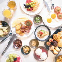 酒店餐廳Native Kitchen提供食物種類豐富的早餐，中式、西式、東南亞美食齊備。
