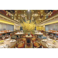 餐廳以30年代上海作藍本設計裝潢，有濃厚的中式風情。