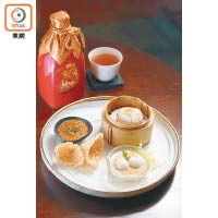 蟹宴拼盤：有啖啖肉的蟹粉小籠包、滋潤的日本麻醬凍淮山和香脆的蟹粉鍋巴。