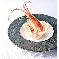 川醬大頭蝦<br>自家製的惹味川醬配巨型大頭蝦，一啖吃到酸、甜、鹹、香。