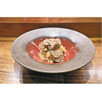 法國黑松露Risotto：用日本花菇湯汁來煮糯米Risotto，吃時刨上松露片，雙重菇香。
