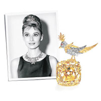 「The Tiffany Diamond」被4度鑲嵌於不同珠寶當中，當中包括Jean Schlumberger設計的「Bird on a Rock」胸針及Audrey Hepburn於《Breakfast at Tiffany’s》所佩戴的頸鏈。