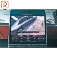 主動式泊車輔助連PARKTRONIC及提供多角度環車影像的360度環視鏡頭，均屬隨車標準配備。